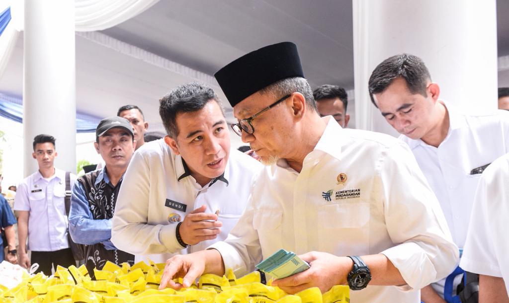 Mendag Zulkifli Hasan Pantau Pasar Murah di Islamic Center
