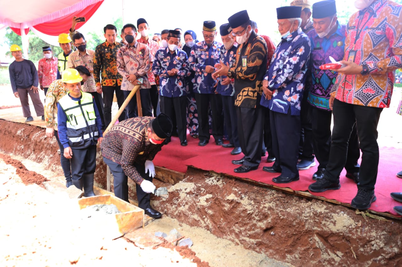 Gubernur Arinal Lakukan Peletakan Batu Pertama Pembangunan Gedung Al Kautsar Indoor Sport Center