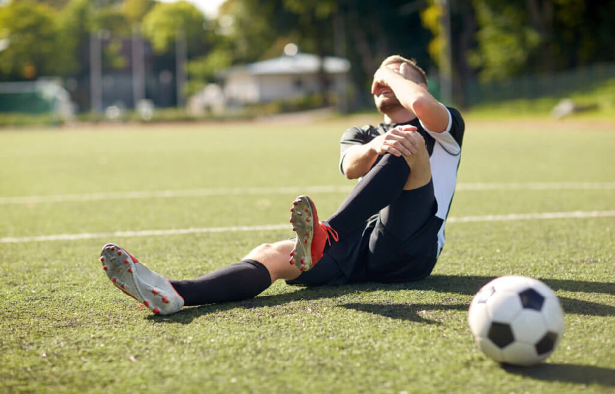 Hindari Cedera Saat Bermain Sepak Bola Dengan Tips Berikut Ini