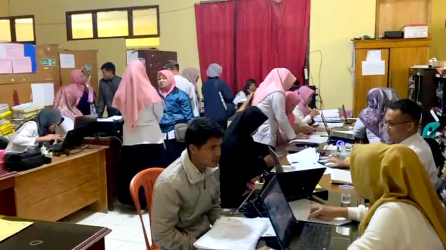 Guru Honor Ramai-ramai Datangi Disdikbud Lampung Barat, Ini yang Dilakukan