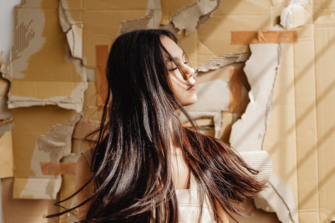 Cepat dan Aman! Ini 7 Cara Memanjangkan Rambut Wanita dengan Bahan Alami