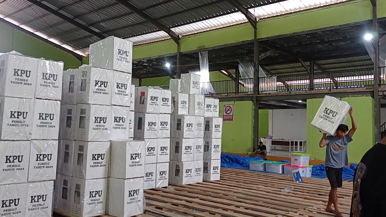 KPU Mesuji Mulai Distribusikan Logistik pemilu di 7 Kecamatan