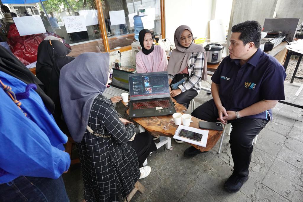 BRI Sediakan Posko Trauma Healing dan Dapur Umum, Erick Thohir Apresiasi BUMN dan Masyarakat Bantu Bencana