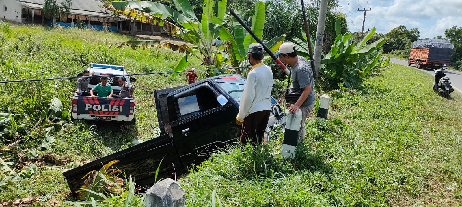 Mobil Colt Diesel Nyungsep ke Jurang, Kondisinya Memprihatinkan
