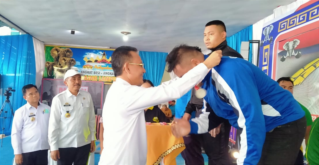Jawa Barat Juara Umum Kejurnas Angkat Berat di Pringsewu