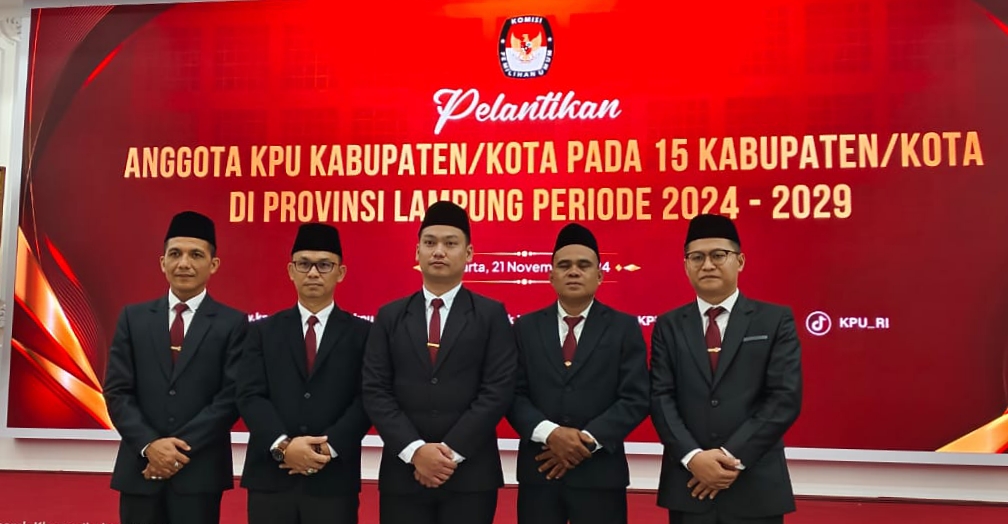 Miftah Farid Jabat Ketua, Lima Anggota KPU Pesisir Barat Resmi Dilantik