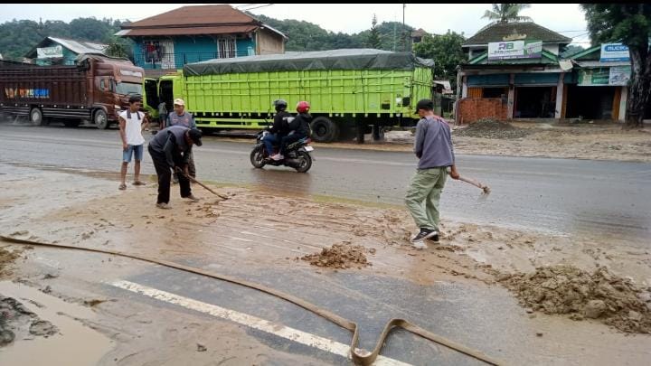 Pasca Banjir, Pemkot Bandar Lampung Bersihkan Lumpur Juga Drainase