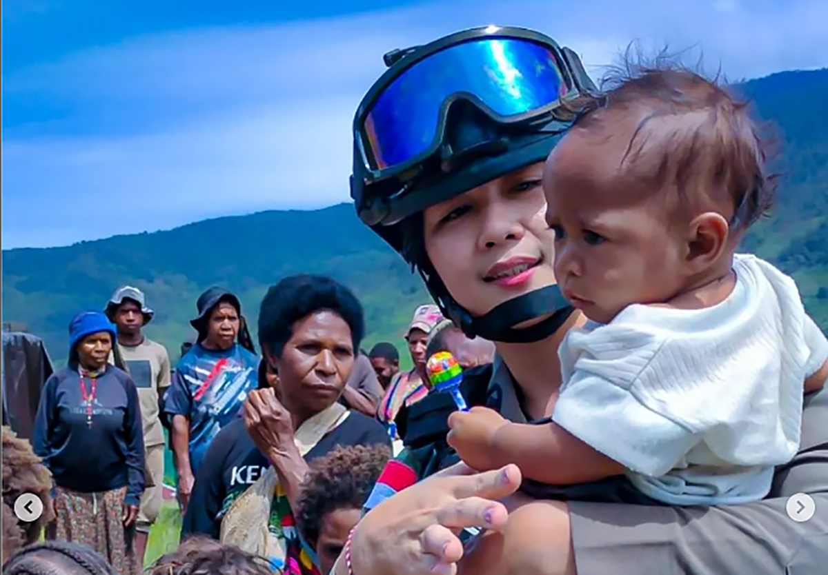 Mengintip Aktivitas Brigpol Ita Sombo Allo, Polwan Cantik Anggota Satgas Operasi Damai Cartenz