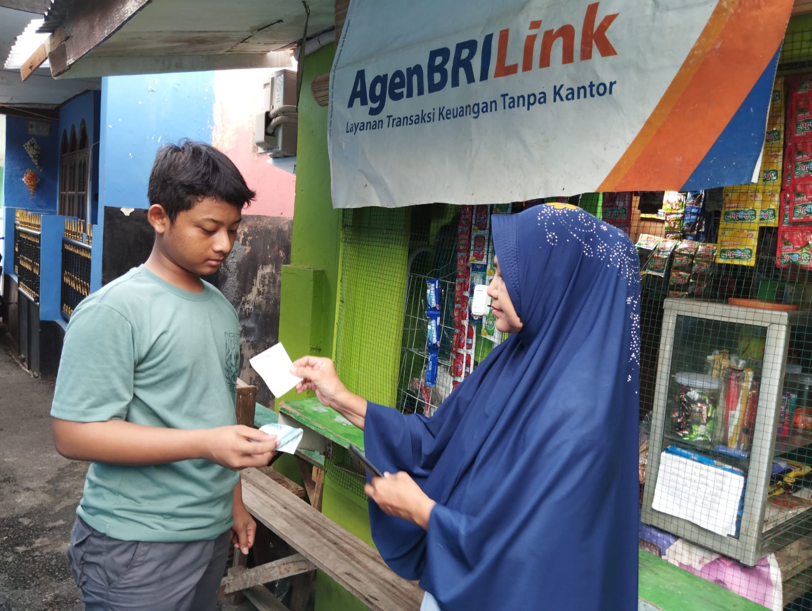 Tingkatkan Literasi Keuangan Masyarakat, AgenBRILink Ini Jadi Penyalur Kredit Ultra Mikro