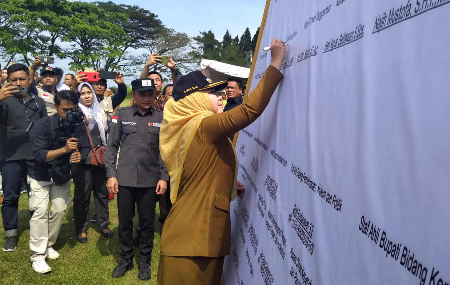 Pertama di Lampung, Bawaslu Gelar Deklarasi Netralitas ASN dan Apel Siaga di Tanggamus