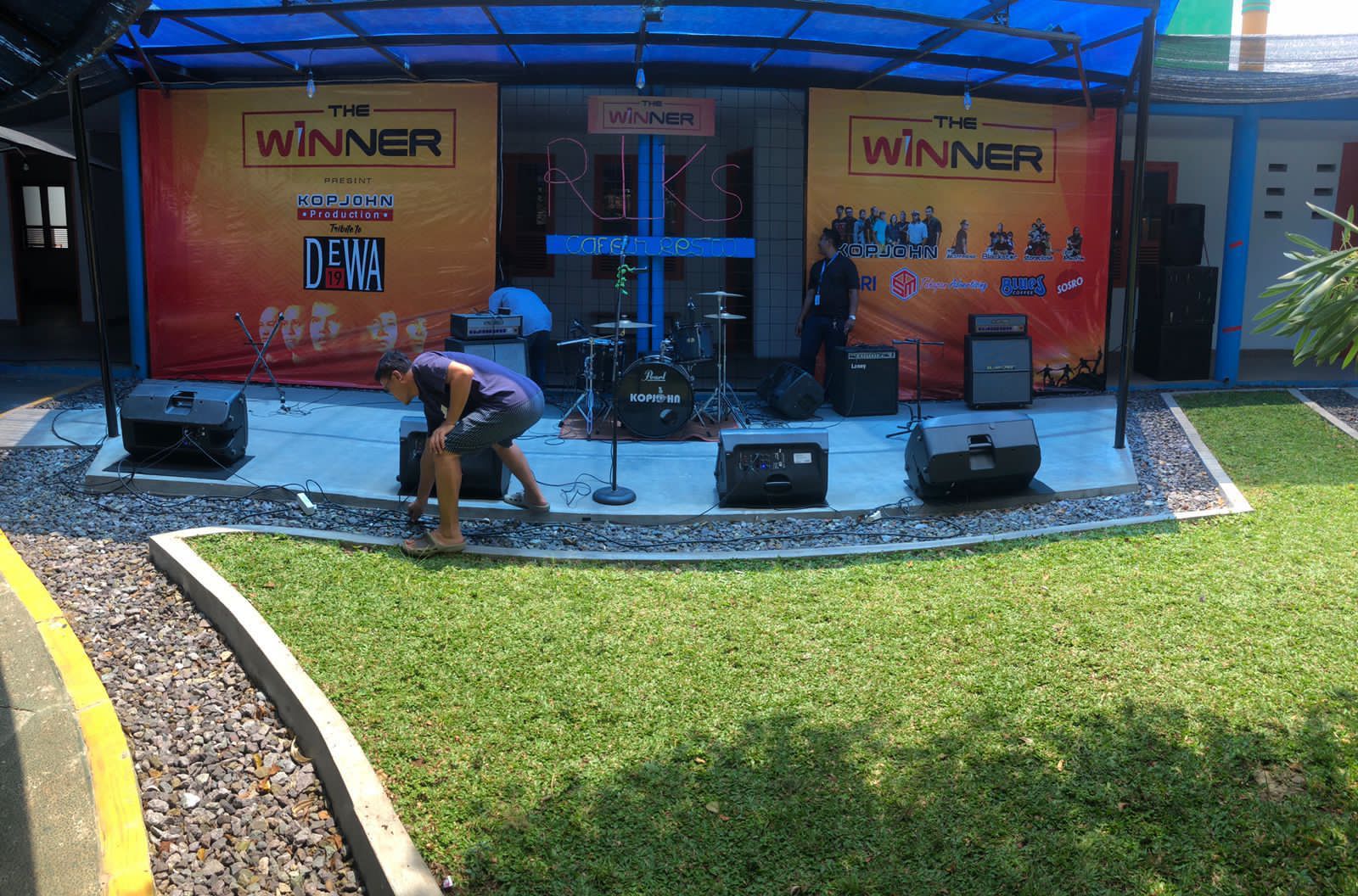 Gelar Konser Tribute to Dewa 19, Kopjohn Production Ajak Baladewa Lampung Nostalgia di RIKs Cafe and Resto