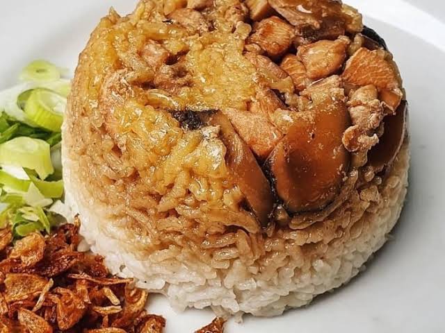 Resep dan Cara Membuat Nasi Tim Ayam yang Lembut dan Nikmat