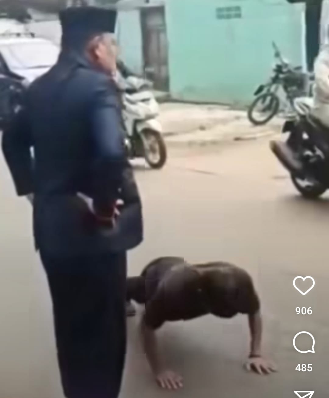 Pria Diduga Wakil Ketua DPRD Depok Paksa Sopir Truk untuk Push Up dan Berguling di Jalan