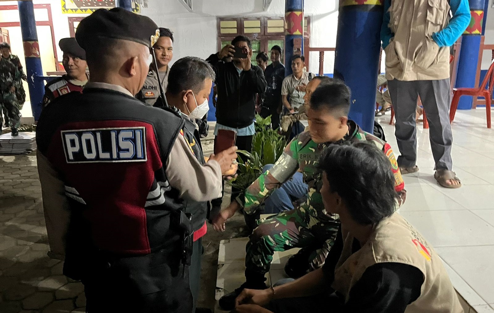 Penyelenggara dan Petugas Pam Pemilu 2024 Kelelahan, Polres Lampura Beri Bantuan Kesehatan