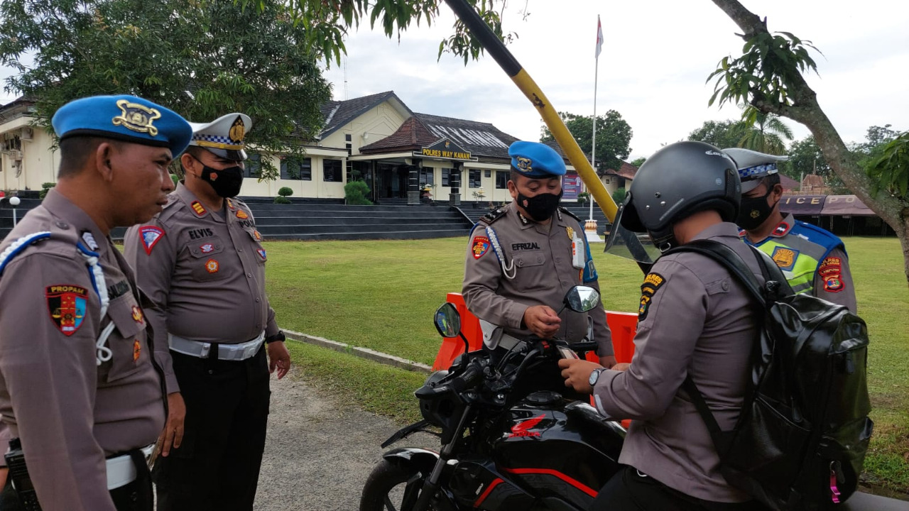 Tak Gunakan Plat Kendaraan, Anggota Polres Way Kanan Kena 'Tilang' Saat Mau Ngantor