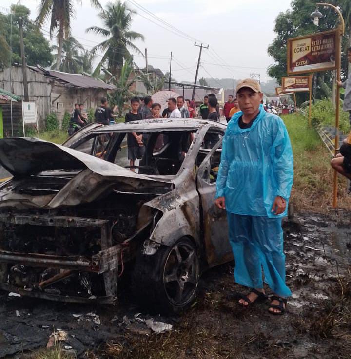 Satu Mobil Terbakar di Jalinbar Pesisir Barat Lampung, Diduga Ini Penyebabnya