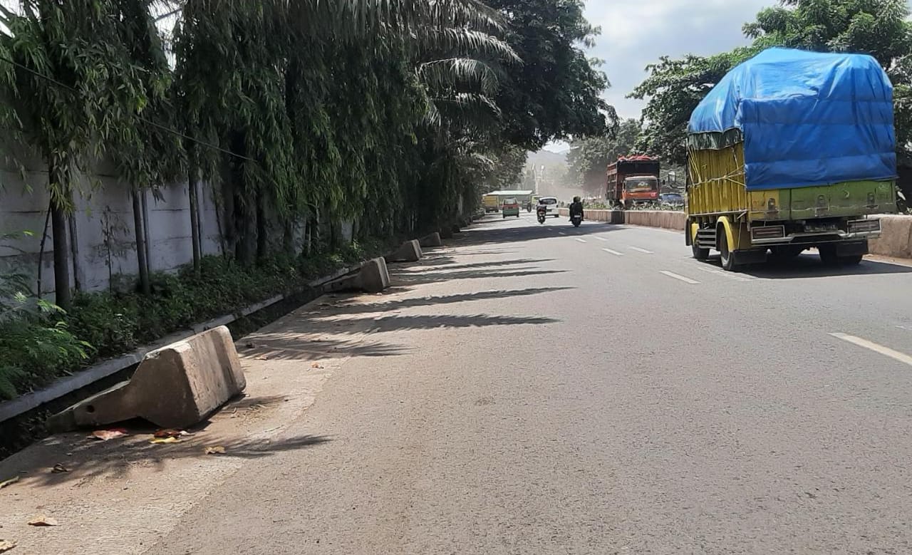 Sikapi Kendaraan Angkutan Berat Banyak Parkir di Bahu Jl. Yos Sudarso, Ini Arahan Dewan