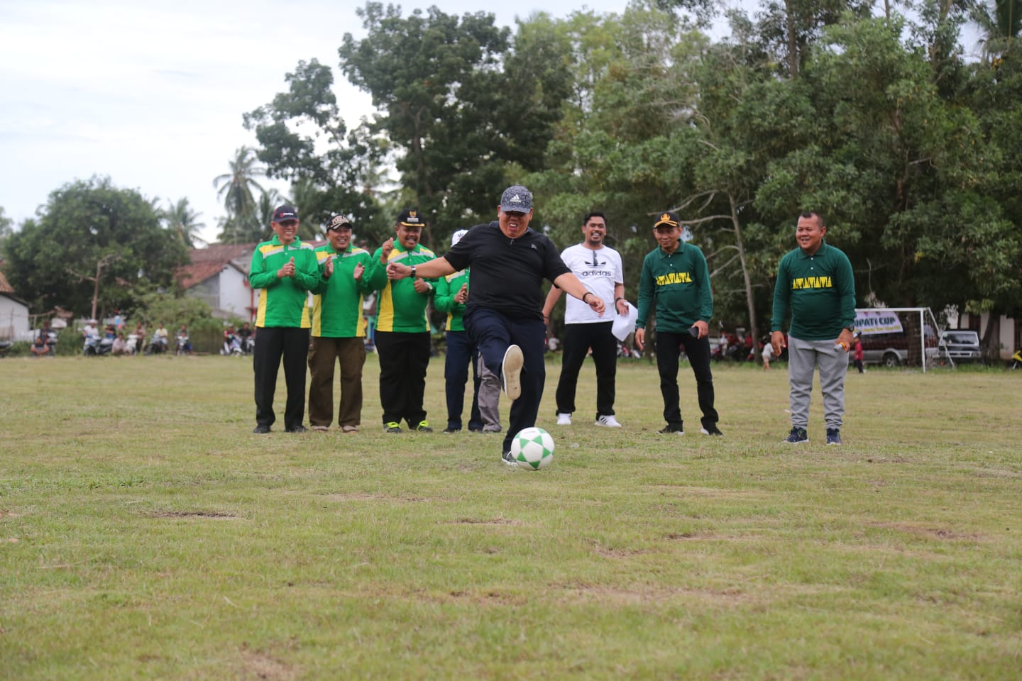 Wabup Lamtim Buka Kompetisi Sepak Bola Bupati Cup Zona 1