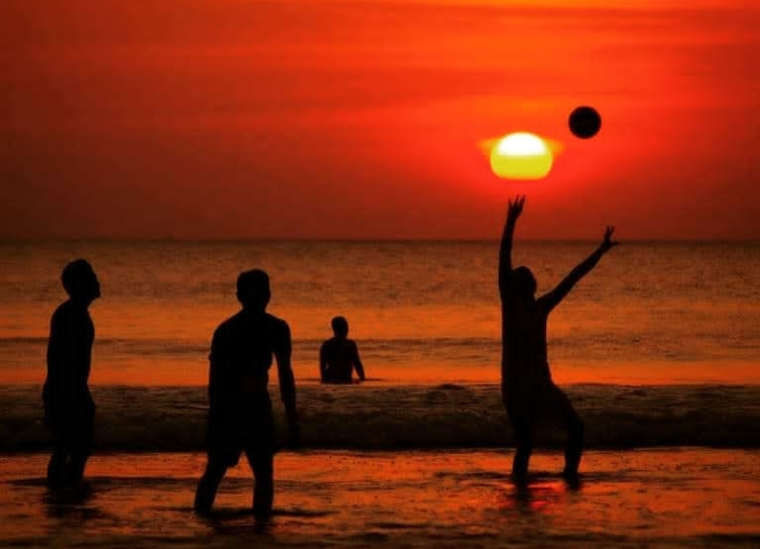 Sensasi Spot Surfing Kelas Dunia Pada Pantai Tanjung Setia Pesisir Barat Lampung, Surganya Bagi Peselancar