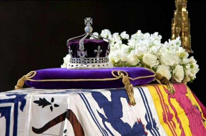Camilla Bowles akan Kenakan Mahkota Kontroversial di Penobatan Raja Charles III Tahun Depan