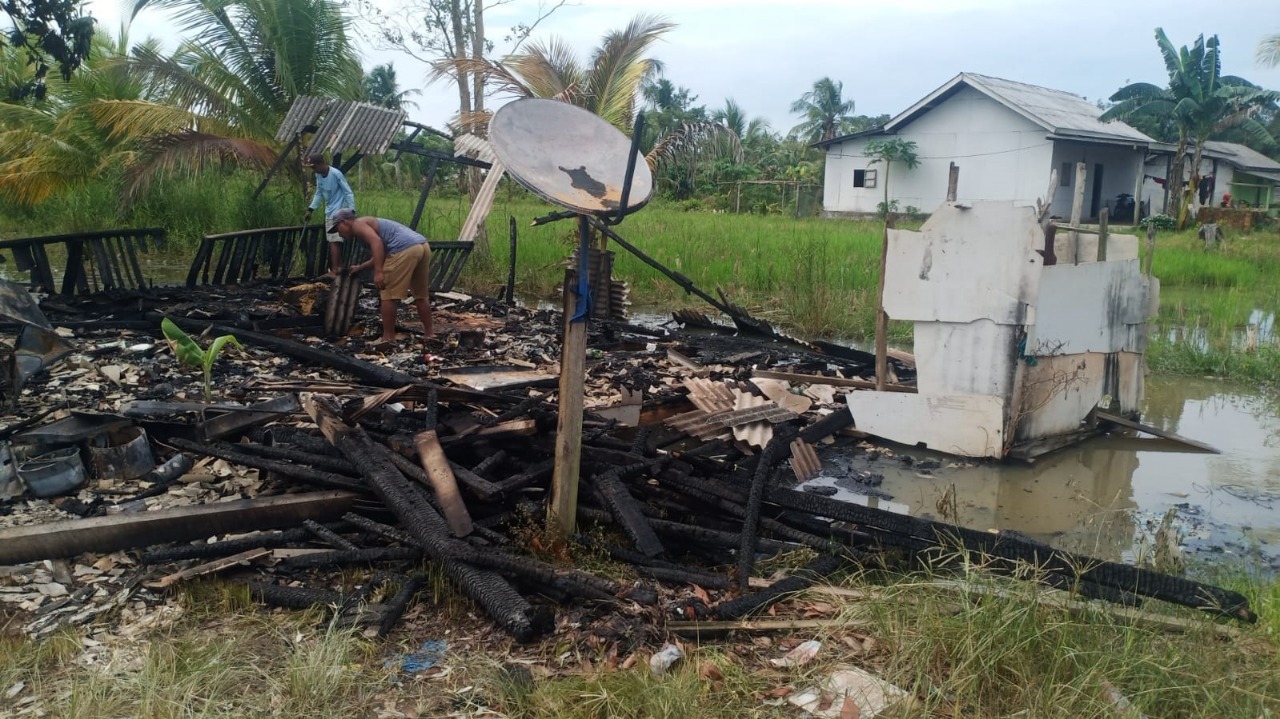Ditinggal Hadiri Pernikahan Kerabat, Sebuah Warung di Rawapitu Ludes Terbakar