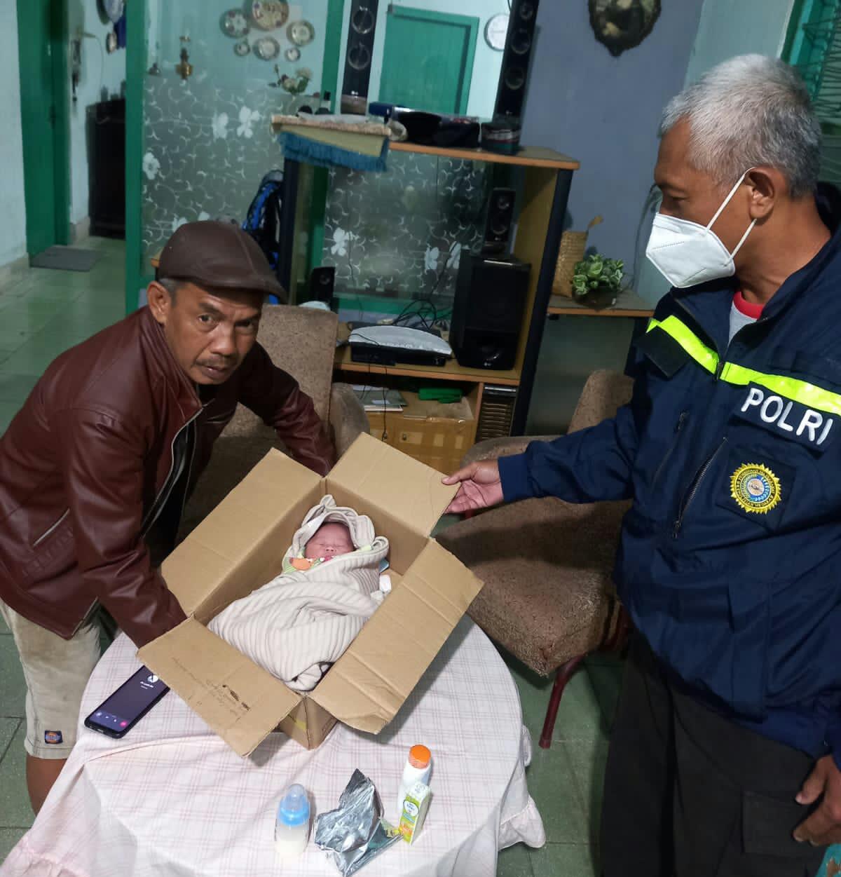 Bayi Berumur 10 Hari Dibuang Orang Tua, Beruntung Ada Polisi yang Mengadopsi