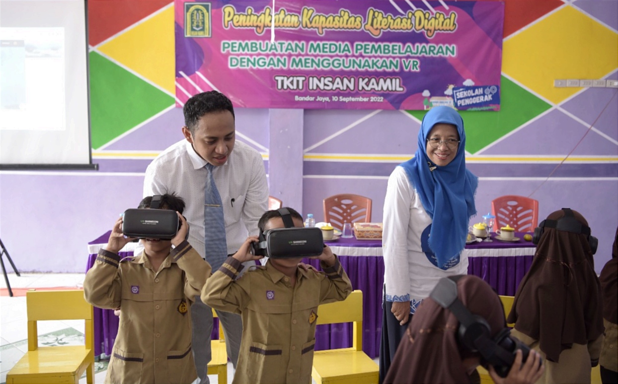 Tingkatkan Kapasitas Tenaga Pendidik, UTI Gelar Virtual Reality Metaverse