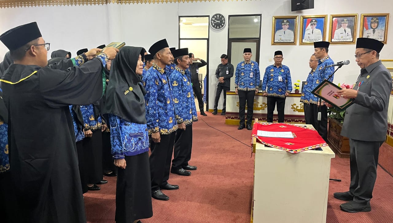Lantik Pejabat Fungsional Guru, Sekkab Tanggamus Ingatkan Tanggung Jawab Kualitas Pendidikan