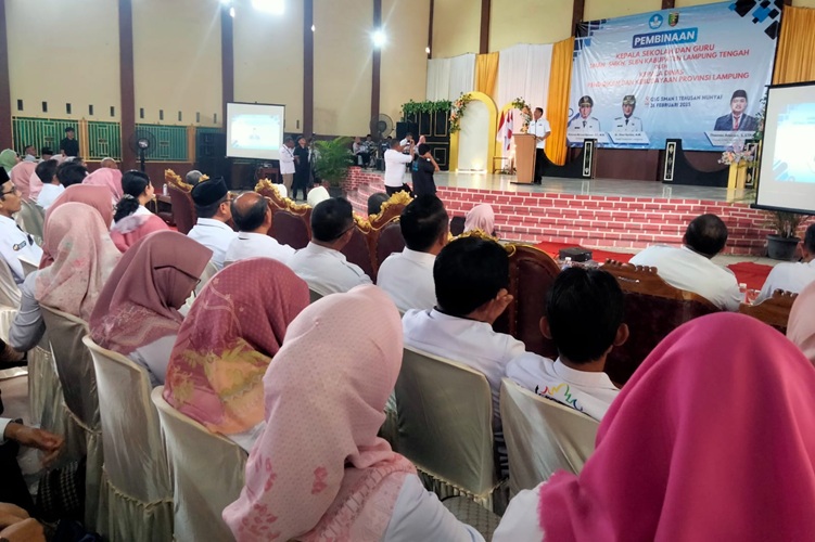 Catat! Ini Warning Kadisdik Lampung Thomas Amirico Saat Beri Pembinaan Kepada 600 Kepsek dan Guru di Lamteng