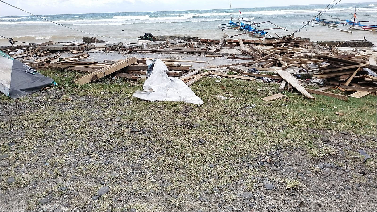 Abrasi Pantai Ancam Jalan Nasional di Pekon Tanjung Setia