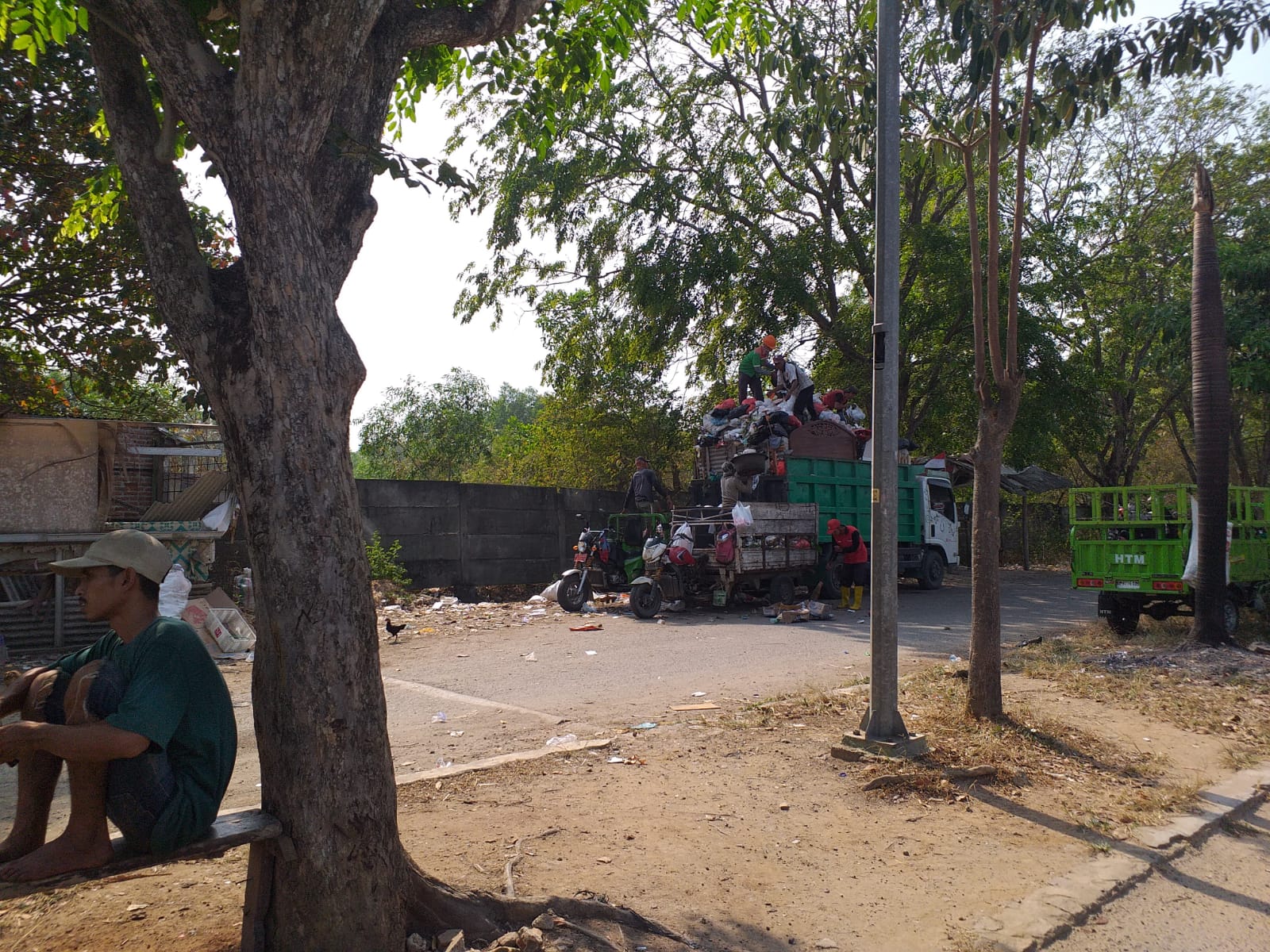 Warga Keluhkan TPS Liar di Sekitar PKOR, Camat Way Halim Akhirnya Angkat Bicara