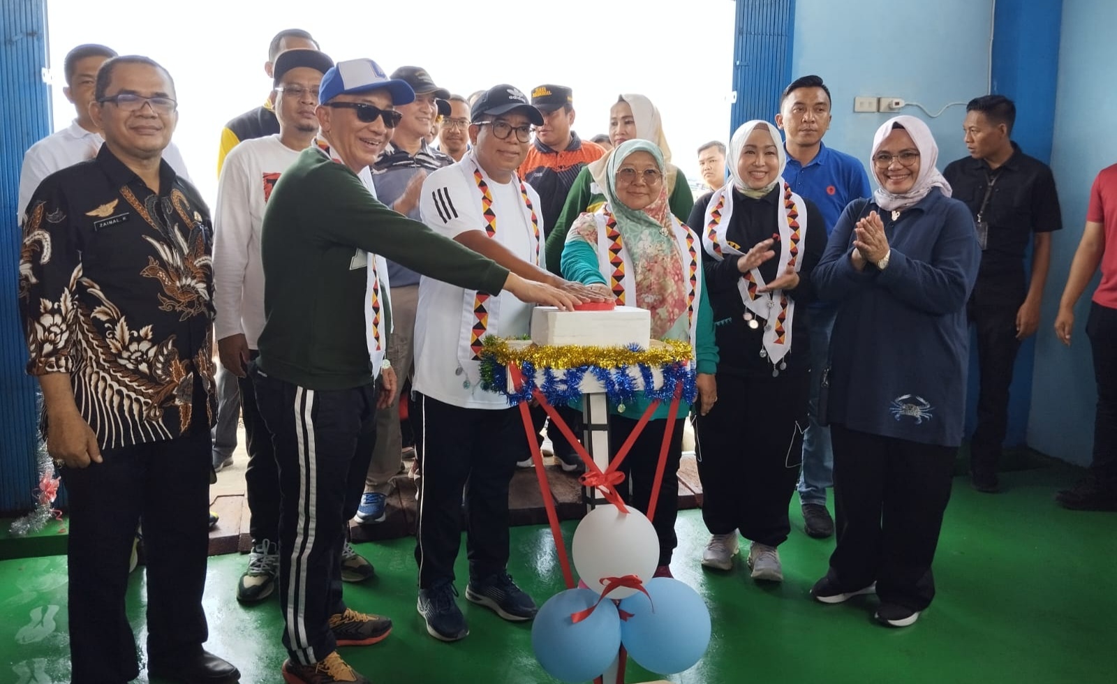 Pj Gubernur Lampung Didampingi Pj Bupati Tanggamus Resmikan TPI Higienis di Pelabuhan Perikanan Kota Agung