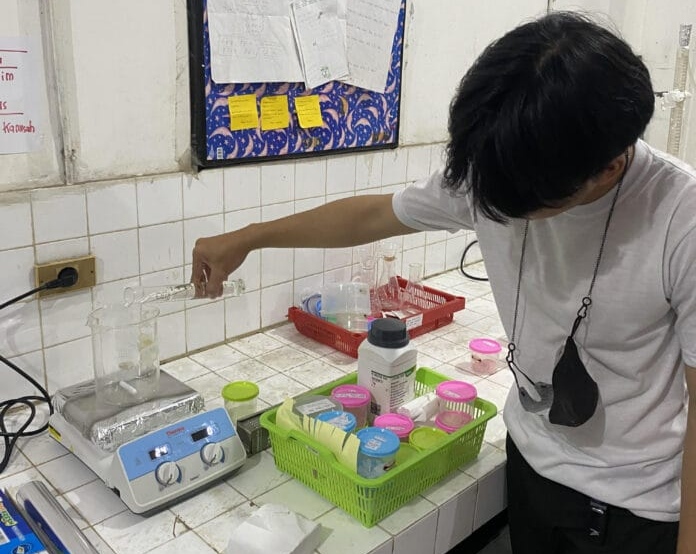 Tim MBKM Jurusan Kimia FMIPA Unila Teliti Pengembangan Katalis Padat