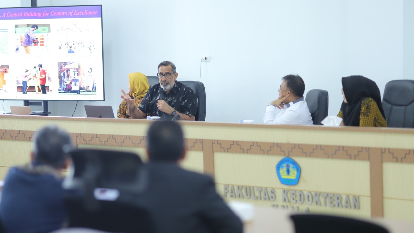 Profesor dari Lahore University of Management Sciences Hadir di Unila, Ini yang Dilakukan