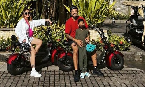 Pernah Alami KDRT di Masa Lalu, Pesona Kartika Istri Uus Kini Kian Terpancar