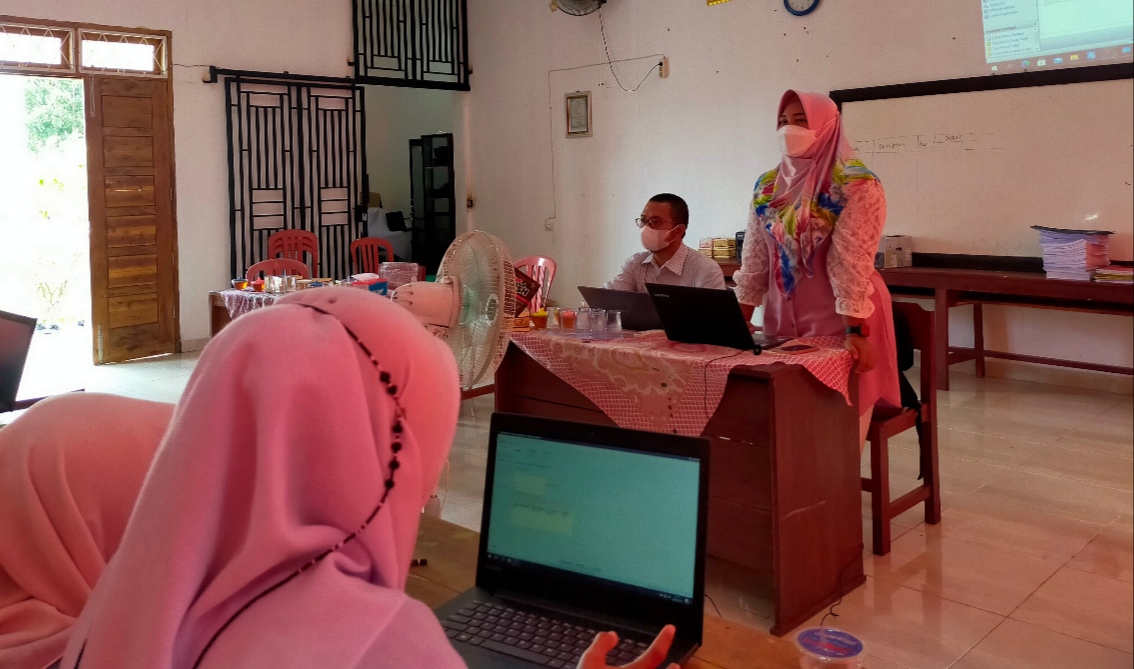 Universitas Teknokrat Indonesia Gelar Pelatihan Komputer Akuntansi Sekolah Binaan di SMKN 1 Natar