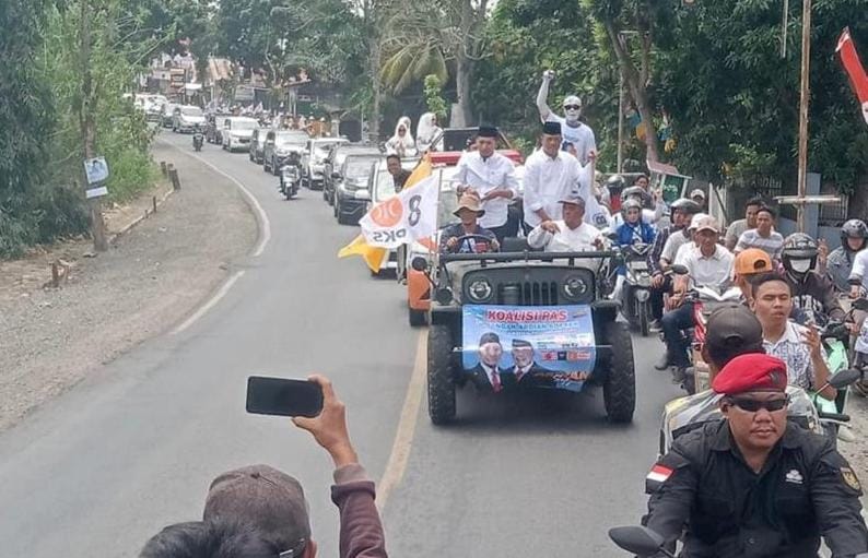 Ribuan Pendukung Padati Jalan Protokol Antar Ardian-Sofian Daftar Calon Kada Ke KPU Lampura