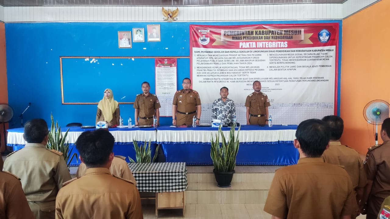 Jelang Pemilu, Seluruh Kepsek di Mesuji Berikrar Netral