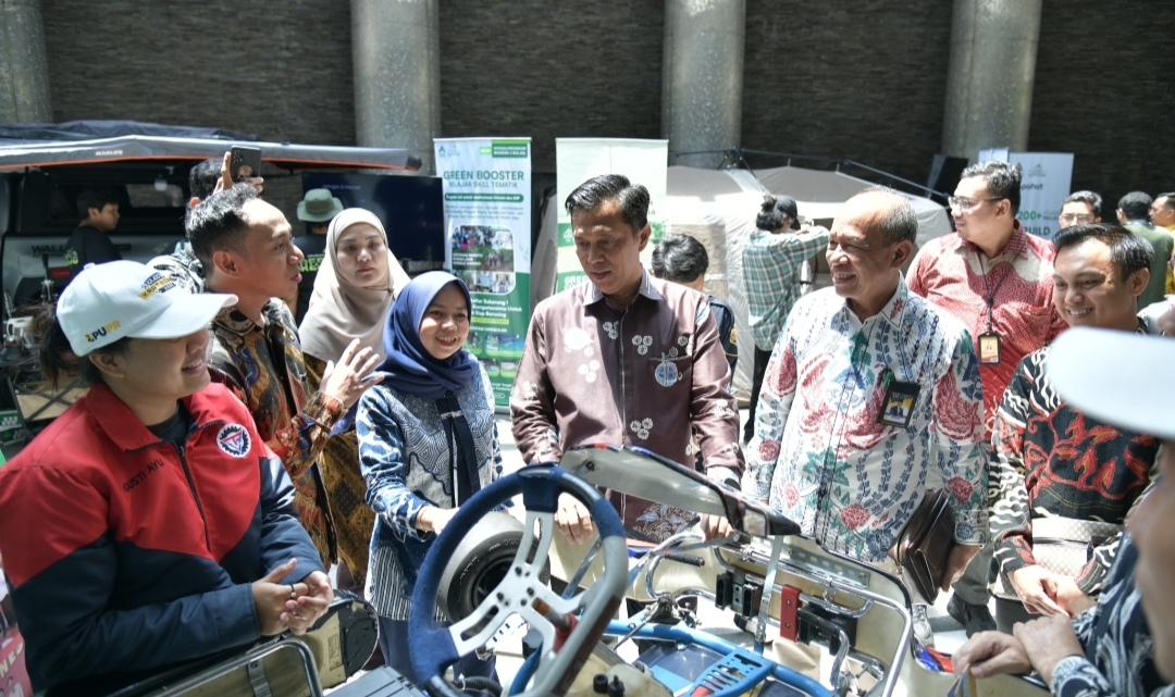 Kepala LLDIKTI Wilayah II Apresiasi Karya Riset Inovasi MBKM Teknokrat Yang di Pamerkan di MBKM Fair 2024