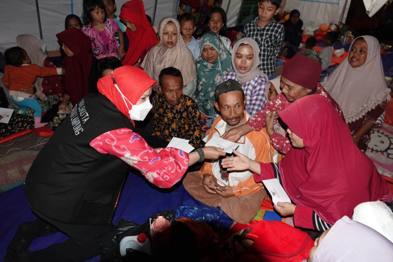 Eva Dwiana Serahkan Rp 500 Juta untuk Korban Gempa Cianjur
