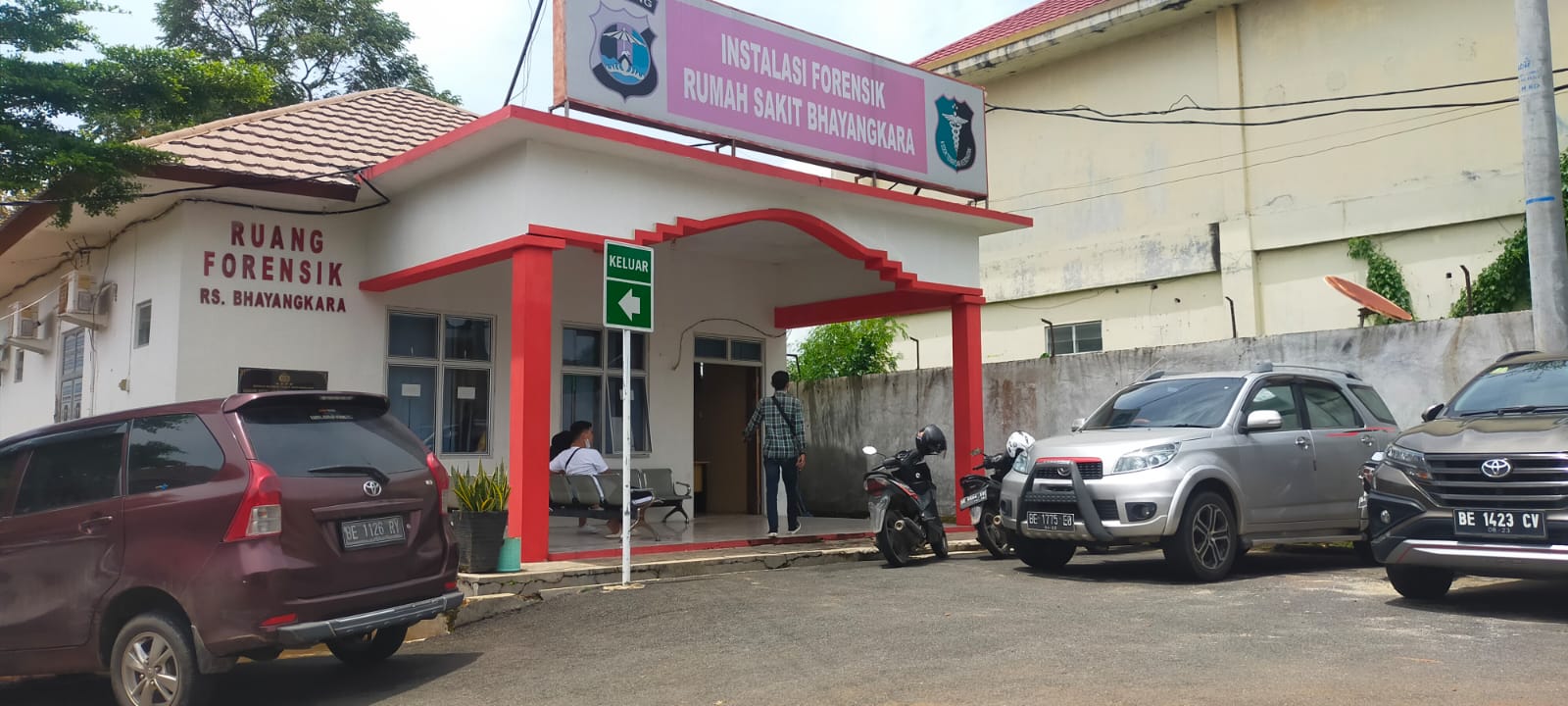 Tim Forensik RS Bhayangkara Polda Lampung Melakukan Autopsi Lima Kerangka Sekeluarga Korban Pembunuhan
