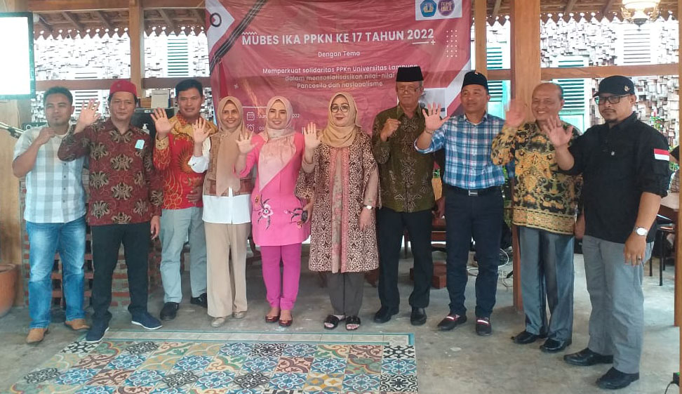 Parosil Mabsus Ketua IKA PPKN Universitas Lampung