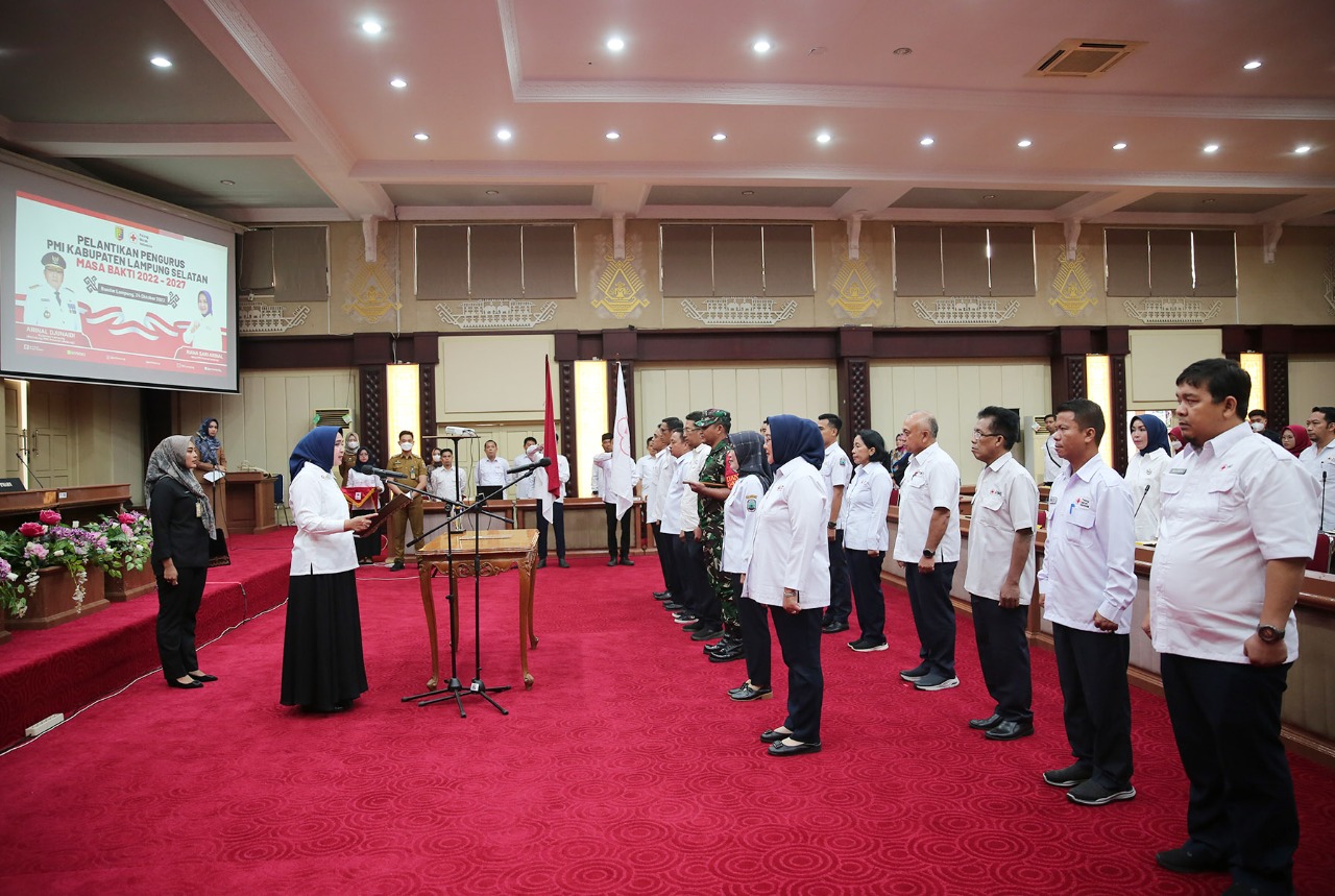 Riana Sari Arinal Lantik Winarni Nanang Ermanto Sebagai Ketua PMI Lampung Selatan Masa Bakti 2022-2027