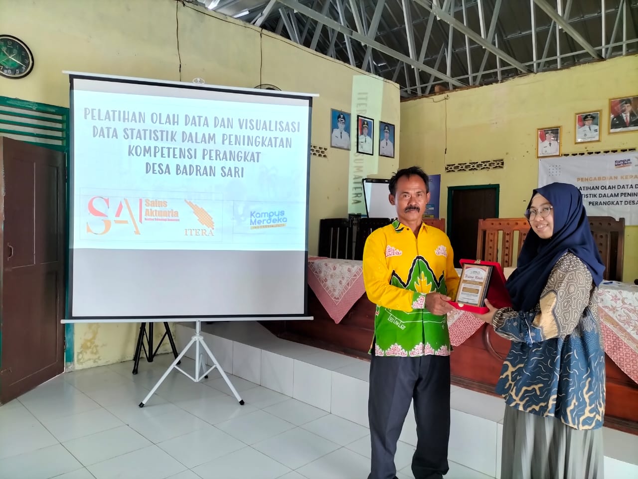 Dosen dan Mahasiswa Prodi Sains Aktuaria Itera Beri Pelatihan Olah Data ke Perangkat Desa Badran Sari