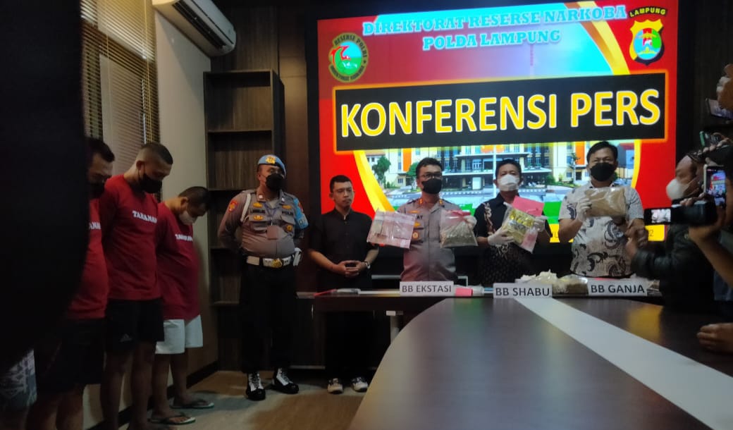 4 TKP Ungkap Narkoba Amankan Ribuan Ekstasi, SS, dan Uang