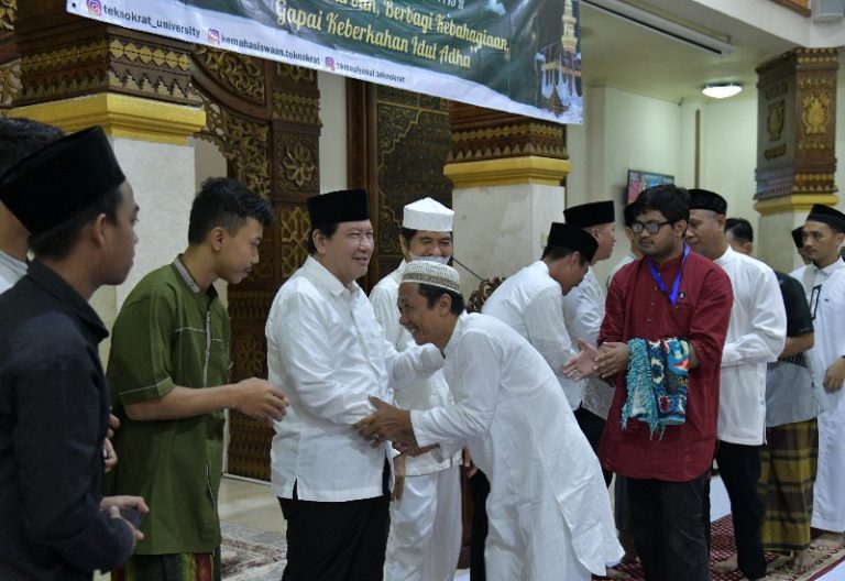 Peringati Idul Adha, Keluarga Besar Teknokrat Salat Berjamaah