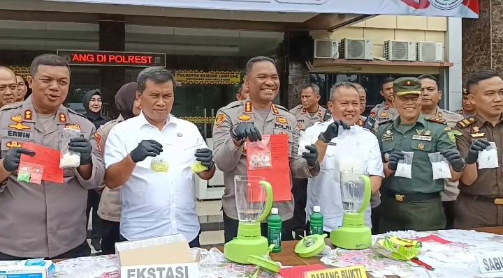 Polresta Bandarlampung Musnahkan 2.424,74 Gram Sabu dan 202 Butir Ekstasi Senilai Rp2,5 Miliar
