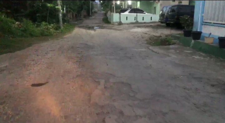 Warga Gusar, Jalan Sandi Hasan Belum Tersentuh Perbaikan Pemkot Bandar Lampung