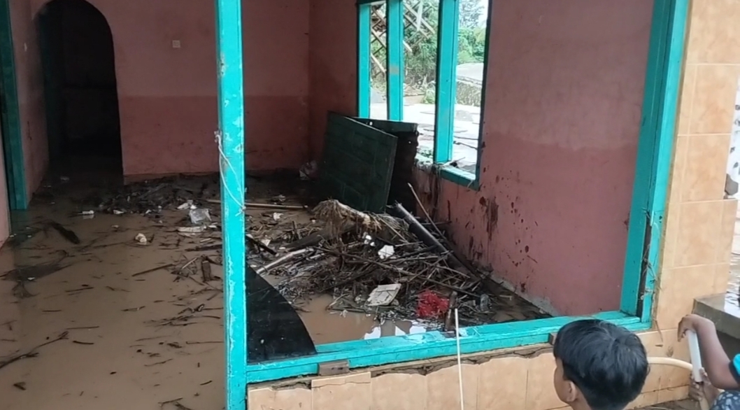 Sungai Balau Bandar Lampung meluap, 1 Rumah Terendam 1,5 Meter, Masyarakat Harap Pemkot Perbaikan Talud