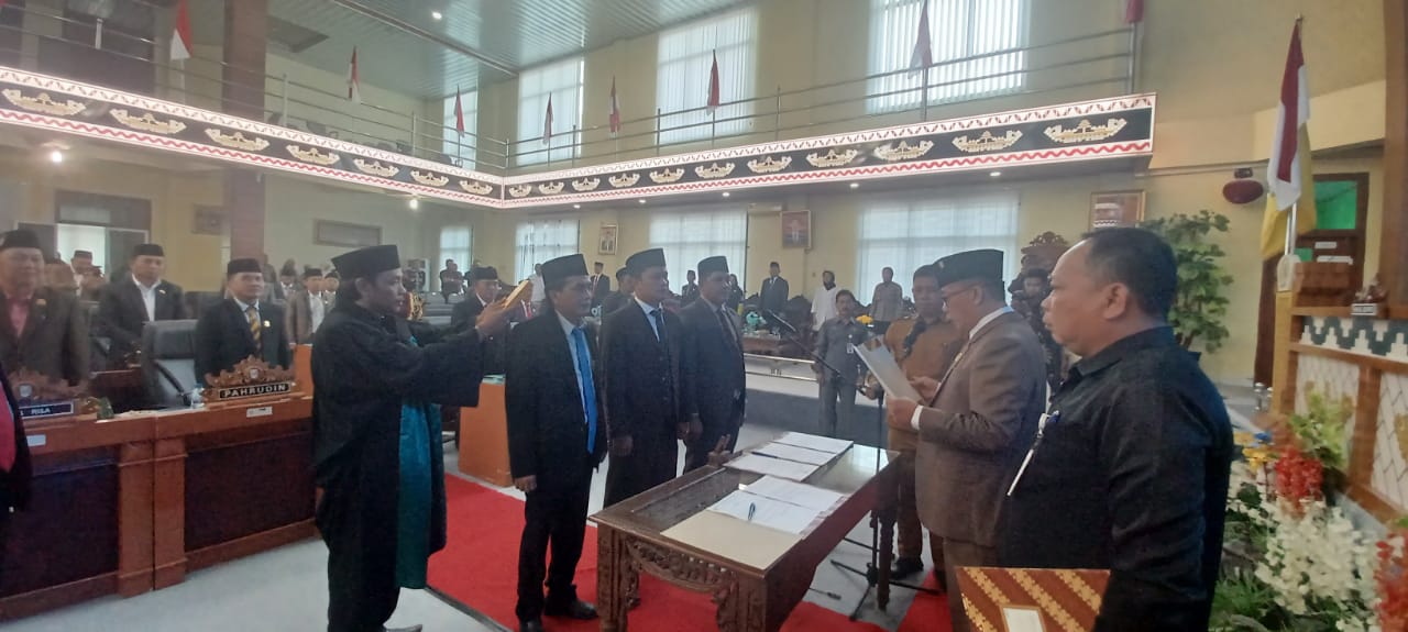 Ketua DPRD Lampung Timur Lantik 3 Anggota Dewan PAW